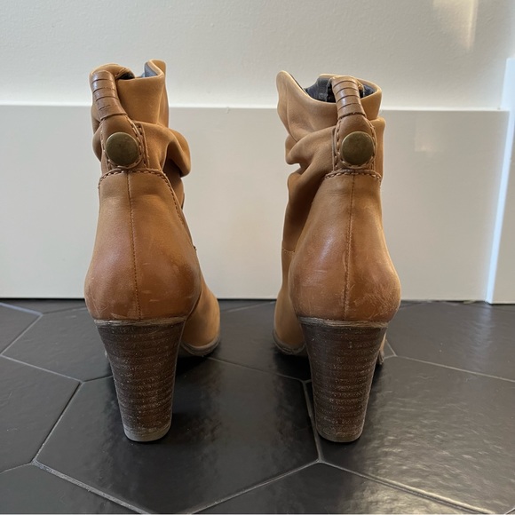 Arnold Churgin - neutral tan ankle boots - size 5.5 - Picture 4 of 8